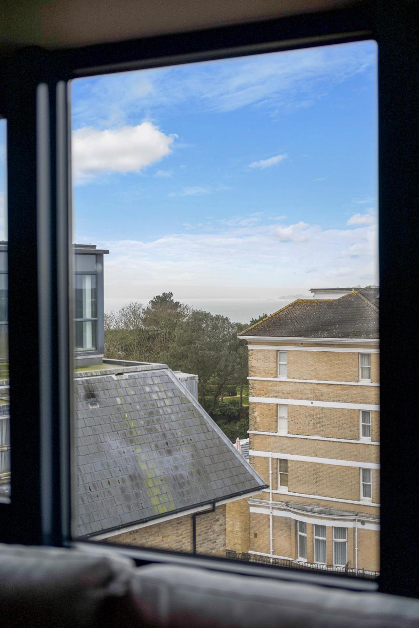 Westcliff Penthouse With Sea Views And Balcony Apartman Bournemouth Kültér fotó